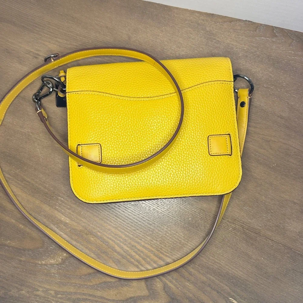 Coach SWAGGER‎ Pebble Leather Crossbody Bag Yellow Turnlock Shoulder Strap EUC